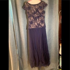 Gorgeous Tadashi Shoji Evening Gown